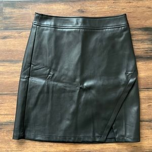 NWT, Loft fake leather skirt size 2